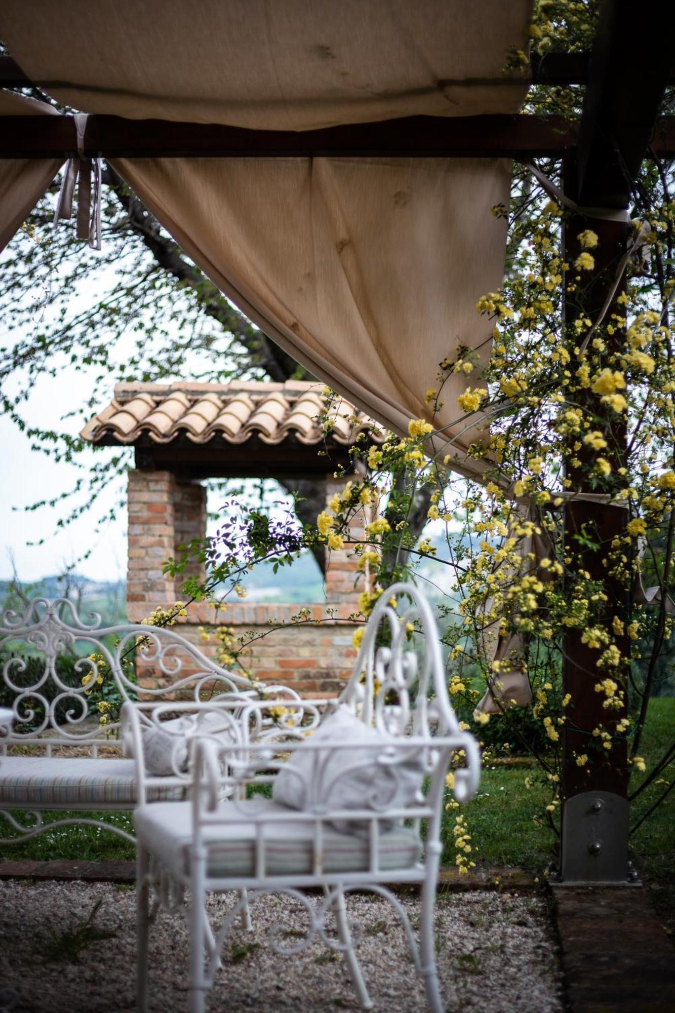 Ca' Le Cerque, Villa Surrounded By The Marche Nature 福松布罗内 外观 照片