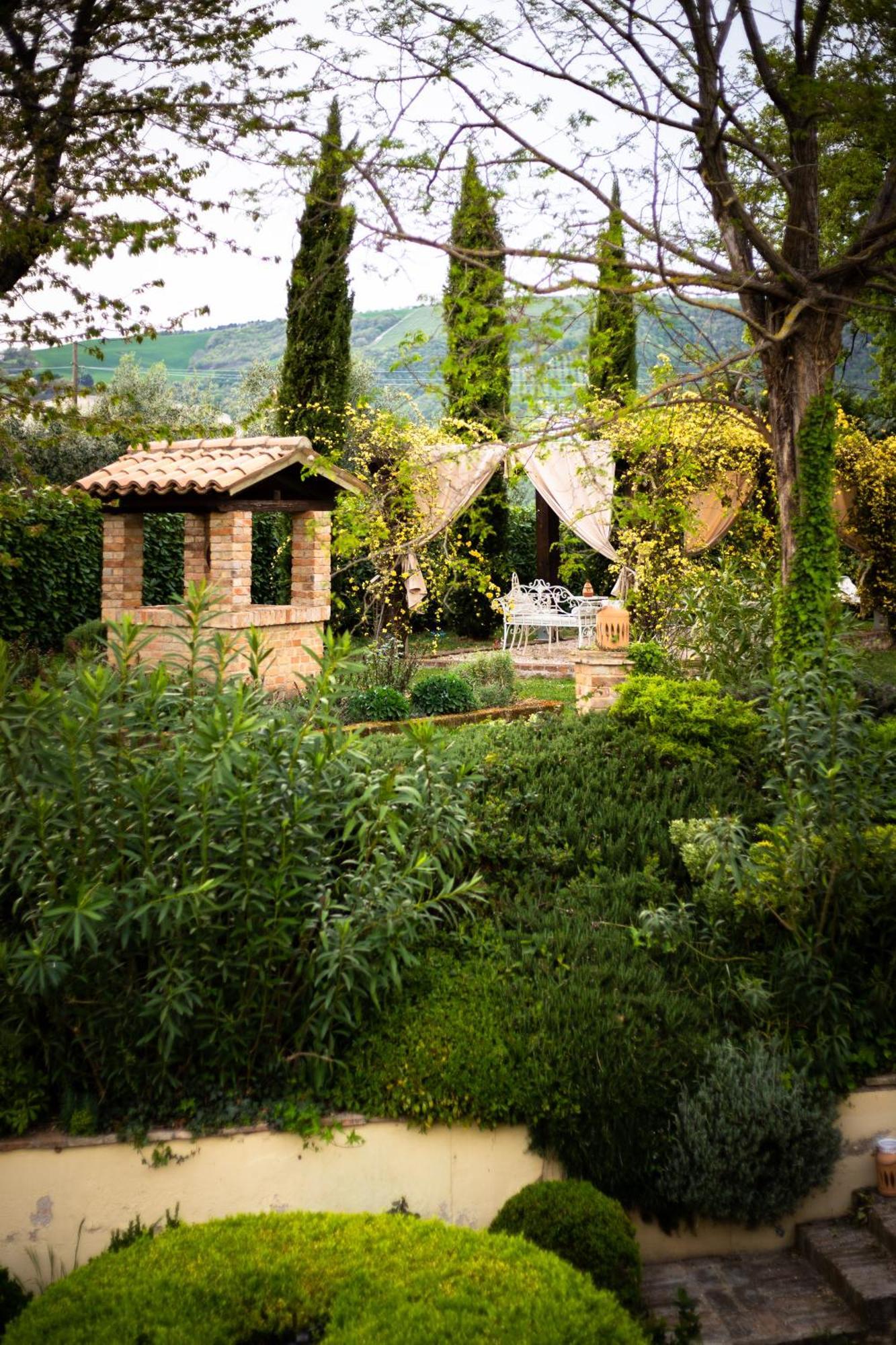 Ca' Le Cerque, Villa Surrounded By The Marche Nature 福松布罗内 外观 照片