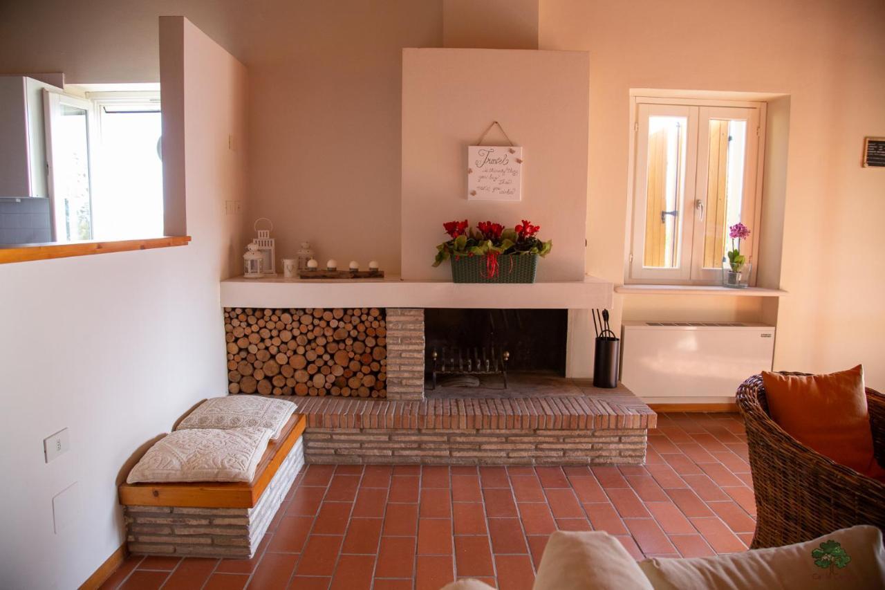 Ca' Le Cerque, Villa Surrounded By The Marche Nature 福松布罗内 外观 照片